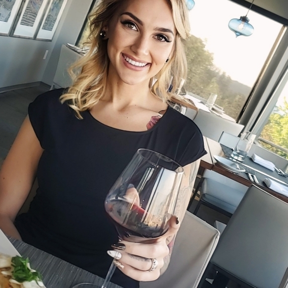 Meet your Posher, Alexus Michelle! - Picture 4 of 6